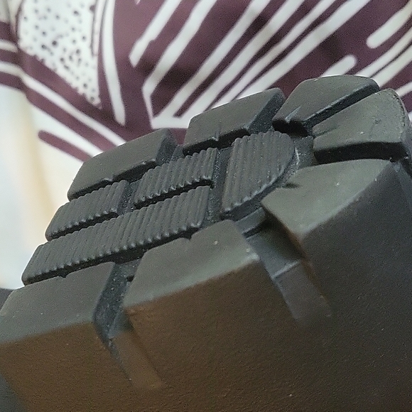 Boots - Picture 3 of 9